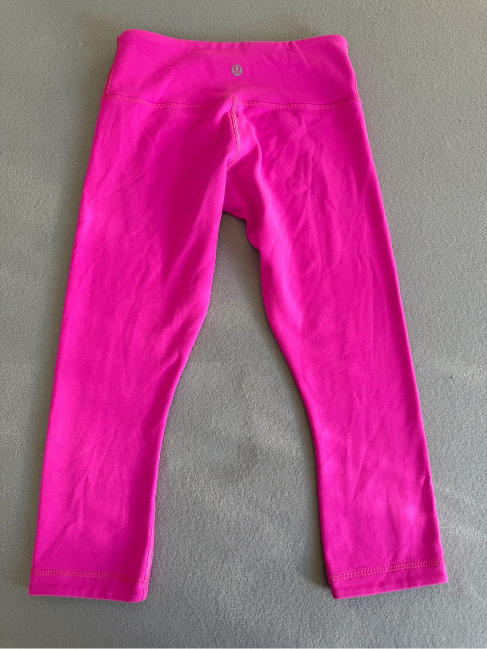 lululemon Capri Leggings size 4 Women’s Pink Cropped Stretch Logo
